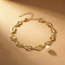 Load image into Gallery viewer, GOLD STEEL HAMMERED HEARTS PEARL ANKLET
